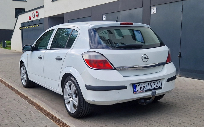 Opel Astra cena 7500 przebieg: 341000, rok produkcji 2006 z Wrocław małe 56